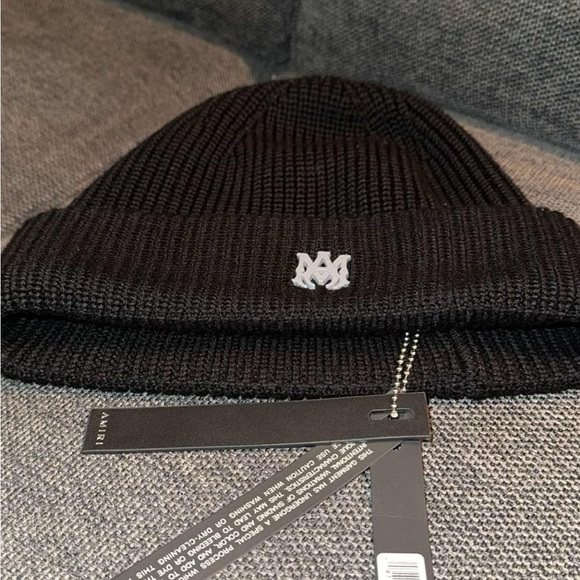 Bonnet Amiri - Picture 1 of 2